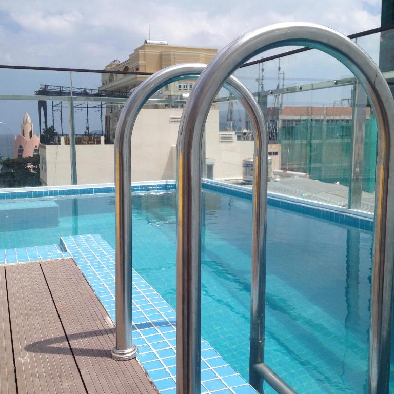 Hồ bơi trong/gần Bondi Backpackers Nhatrang