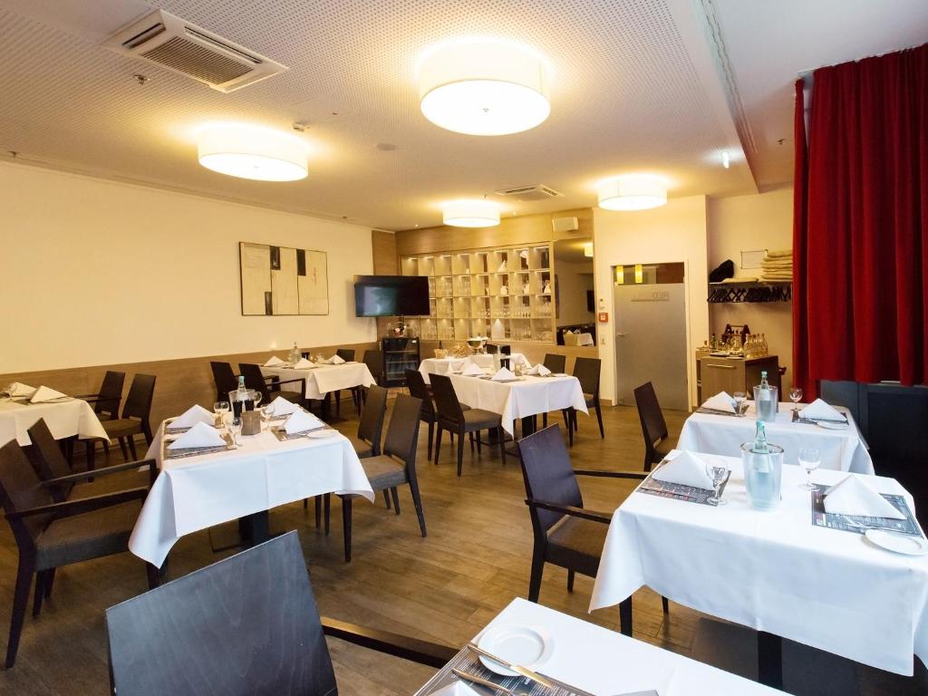 Restaurace v ubytování DORMERO Hotel Hannover