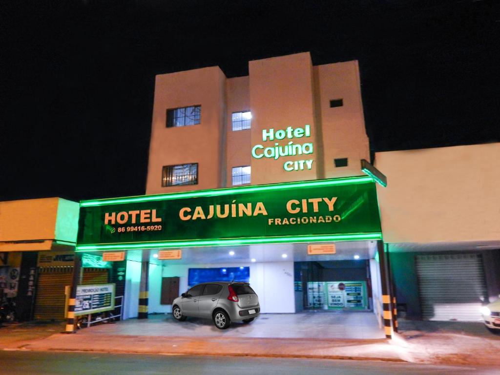 a car parked in front of a hotel coluna city at Hotel Cajuína City in Teresina