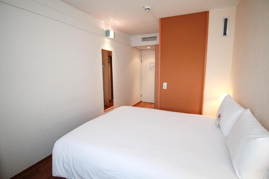 ibis Hotel Düsseldorf Hauptbahnhof - Resim 39