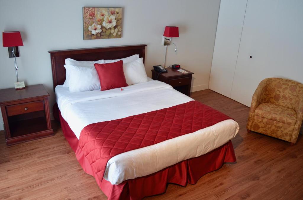 Postel nebo postele na pokoji v ubytování Hôtel Le Floral
