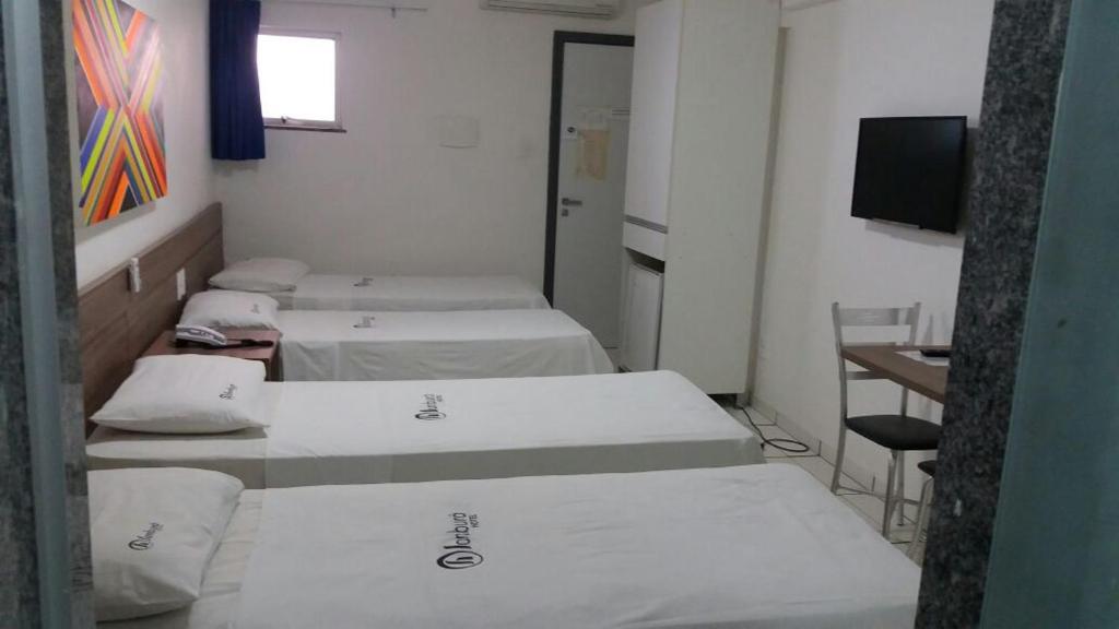 Postel nebo postele na pokoji v ubytování Sambura Hotel