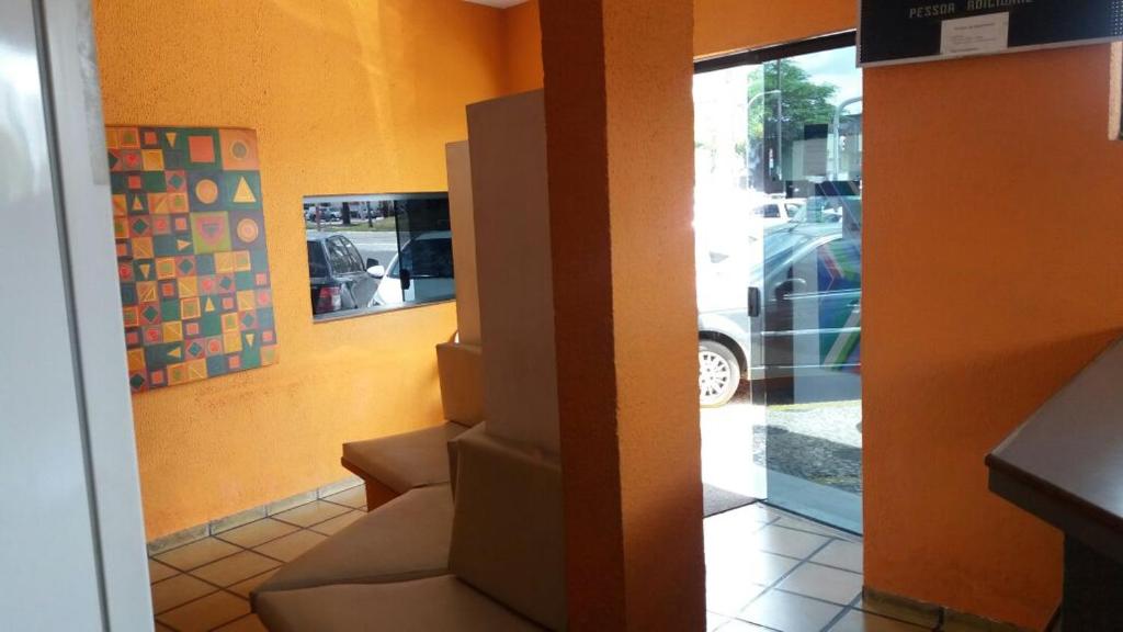 TV a/nebo společenská místnost v ubytování Sambura Hotel