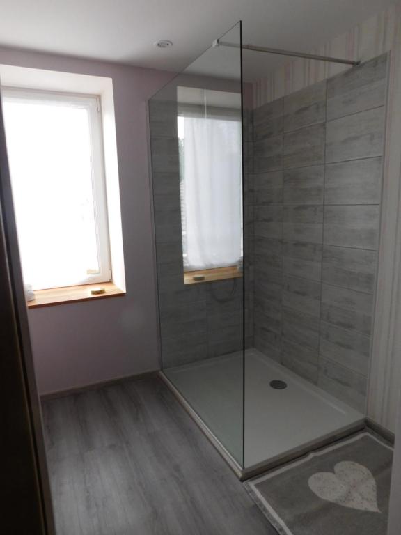 Monts et Rêves - Family Room With Shower