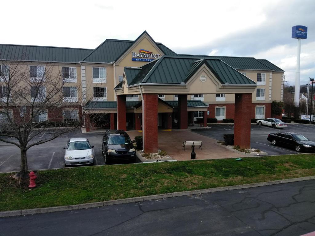 a hotel with cars parked in a parking lot at Baymont by Wyndham Clinton in Clinton