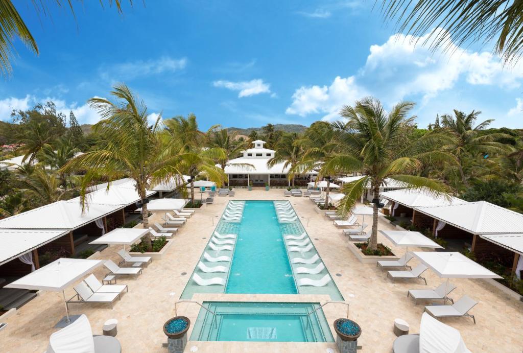 uma vista aérea do resort com uma piscina e espreguiçadeiras em Serenity at Coconut Bay - All Inclusive em Vieux Fort