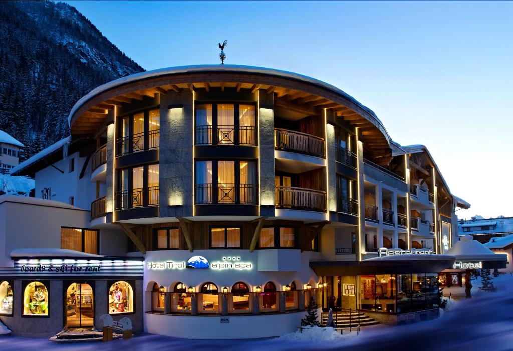 Nespecifikovaný výhled na hory nebo výhled na hory při pohledu z hotelu