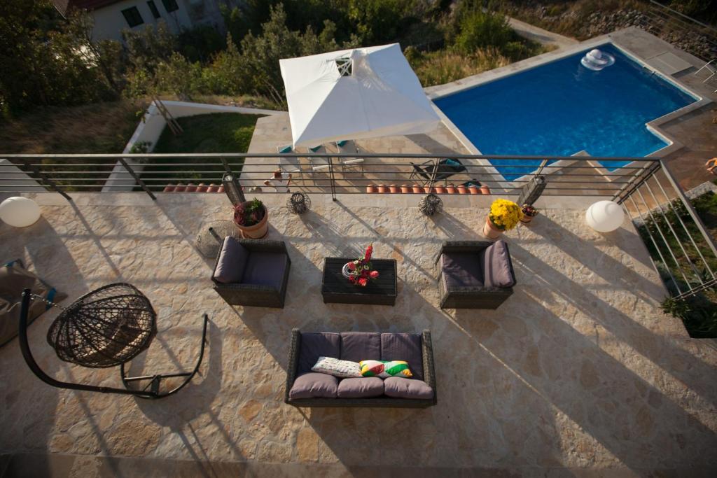 Bazén v ubytovaní Villa IVA, 3lovelyvillas alebo v jeho blízkosti