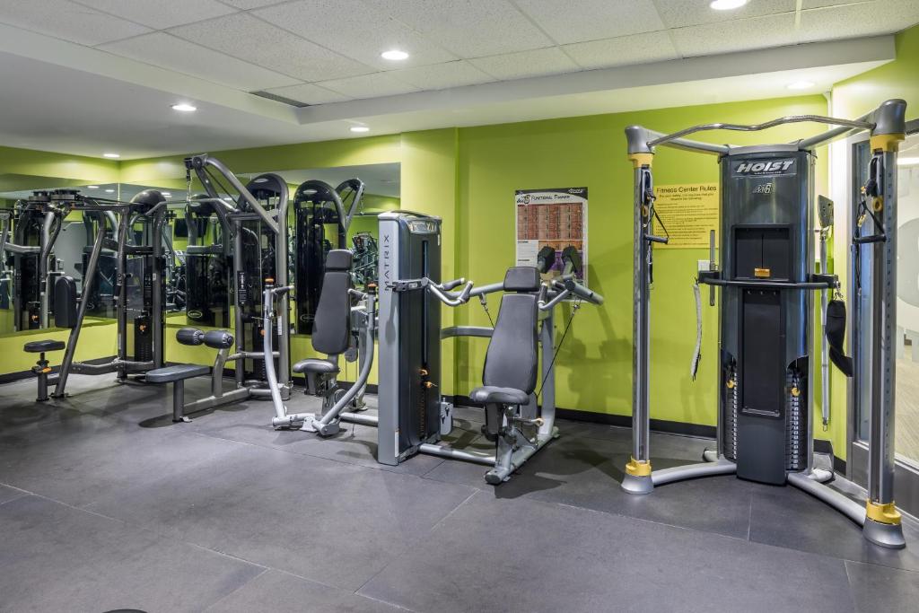 Fitness centrum a/nebo fitness zařízení v ubytování Super 8 by Wyndham Winnipeg West