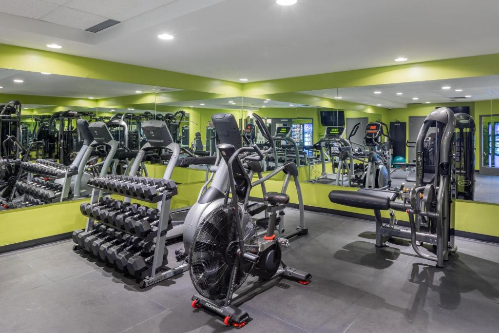 Fitness centrum a/nebo fitness zařízení v ubytování Super 8 by Wyndham Winnipeg West
