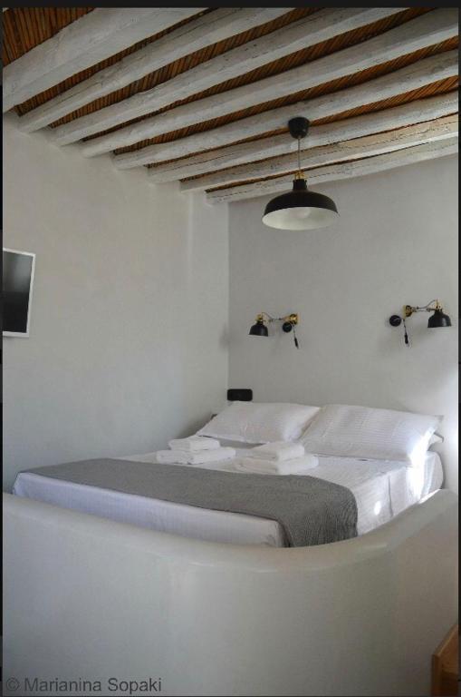 a bedroom with a bed in a white room at Spitaki Serifos Studio in Rámos