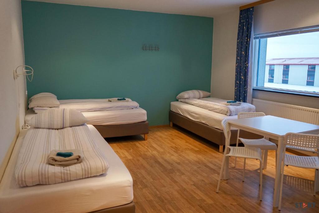 Uma cama ou camas num quarto em Start Keflavík Airport