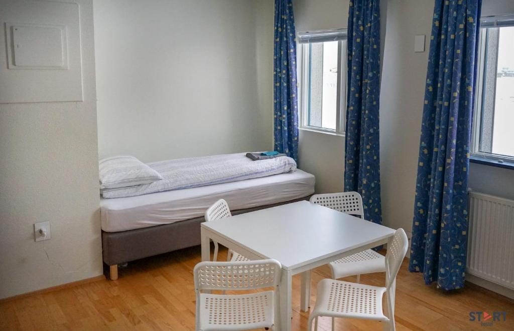 Uma cama ou camas num quarto em Start Keflavík Airport