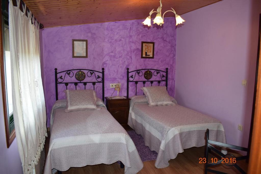 Posteľ alebo postele v izbe v ubytovaní Casa Rural Os Carballos