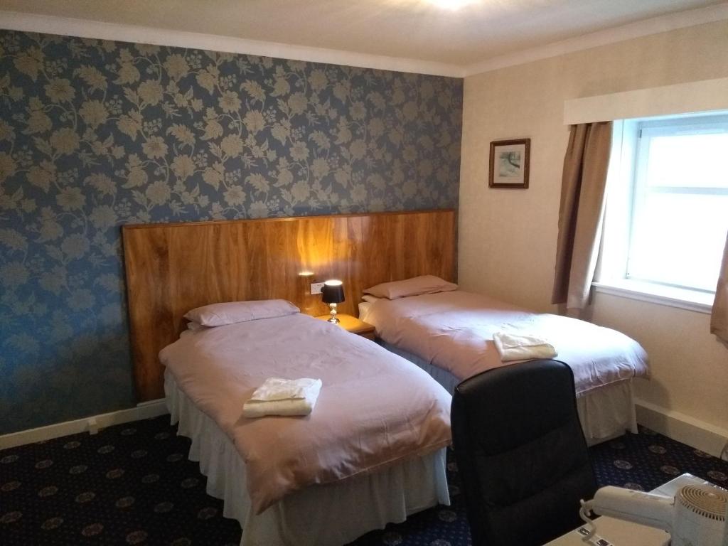 Postel nebo postele na pokoji v ubytování Dalgair House Hotel
