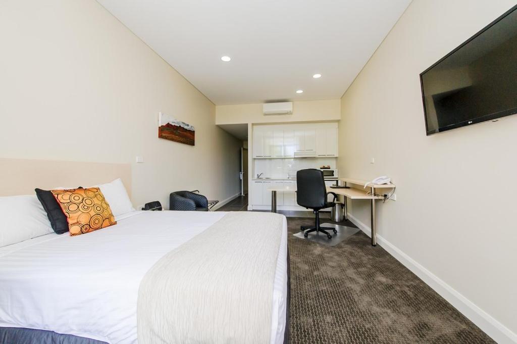 Belconnen Way Hotel & Serviced Apartments