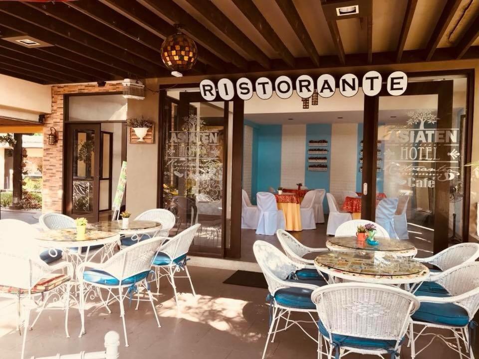 Posezení v ubytování Asiaten Hotel
