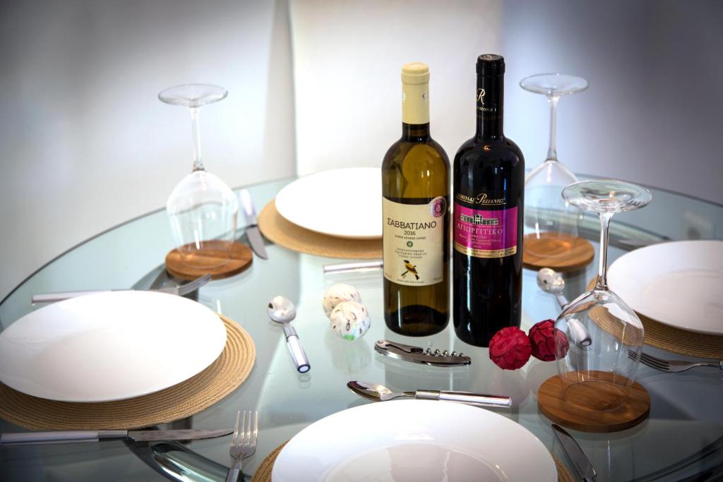 Boutique52 Luxury Apartments - 19