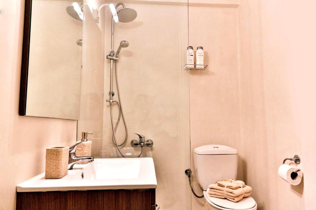 Boutique52 Luxury Apartments - 13