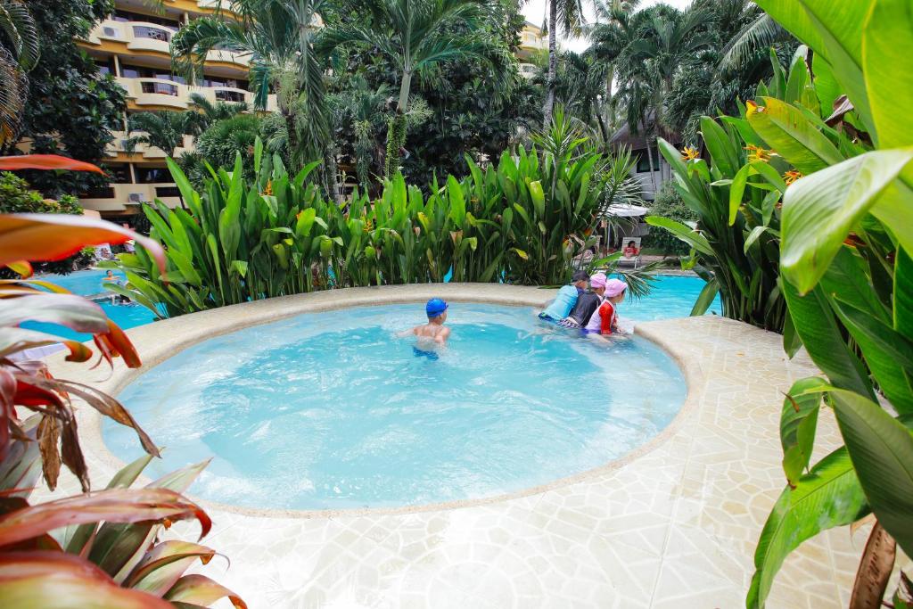 Bassein majutusasutuses Paradise Garden Hotel and Convention Center Boracay Powered by ASTON või selle lähedal