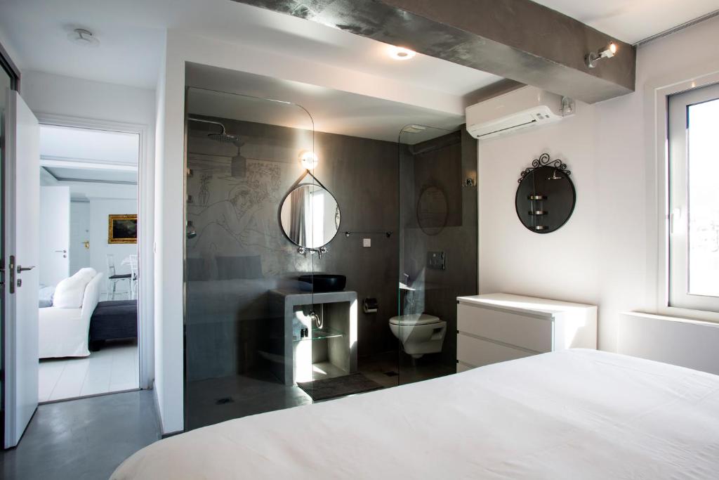 Posteľ alebo postele v izbe v ubytovaní Bright Apartment with Stunning Acropolis Views! SG5