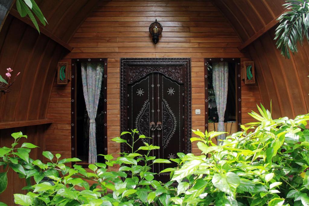 Сад в Banana Leaf Bungalow