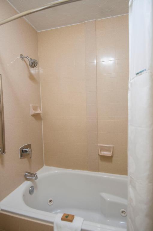 Governors Suites Hotel Oklahoma City Airport Area photo