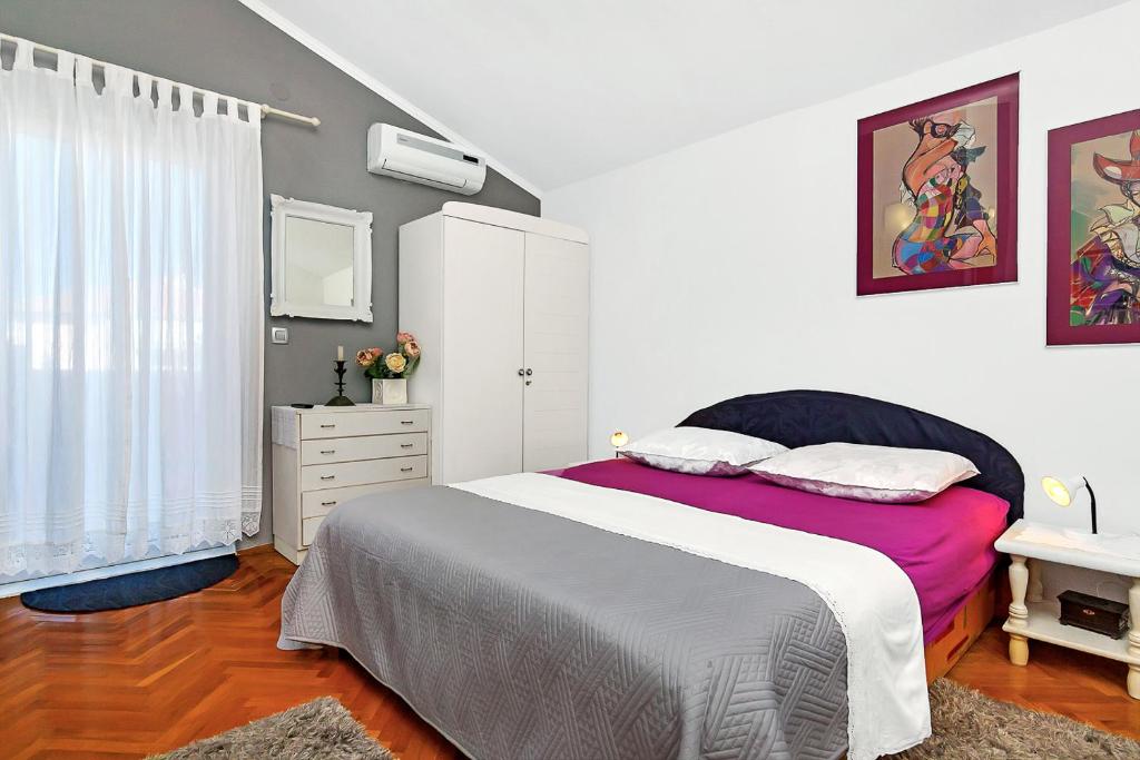 Posteľ alebo postele v izbe v ubytovaní Apartmani Maja