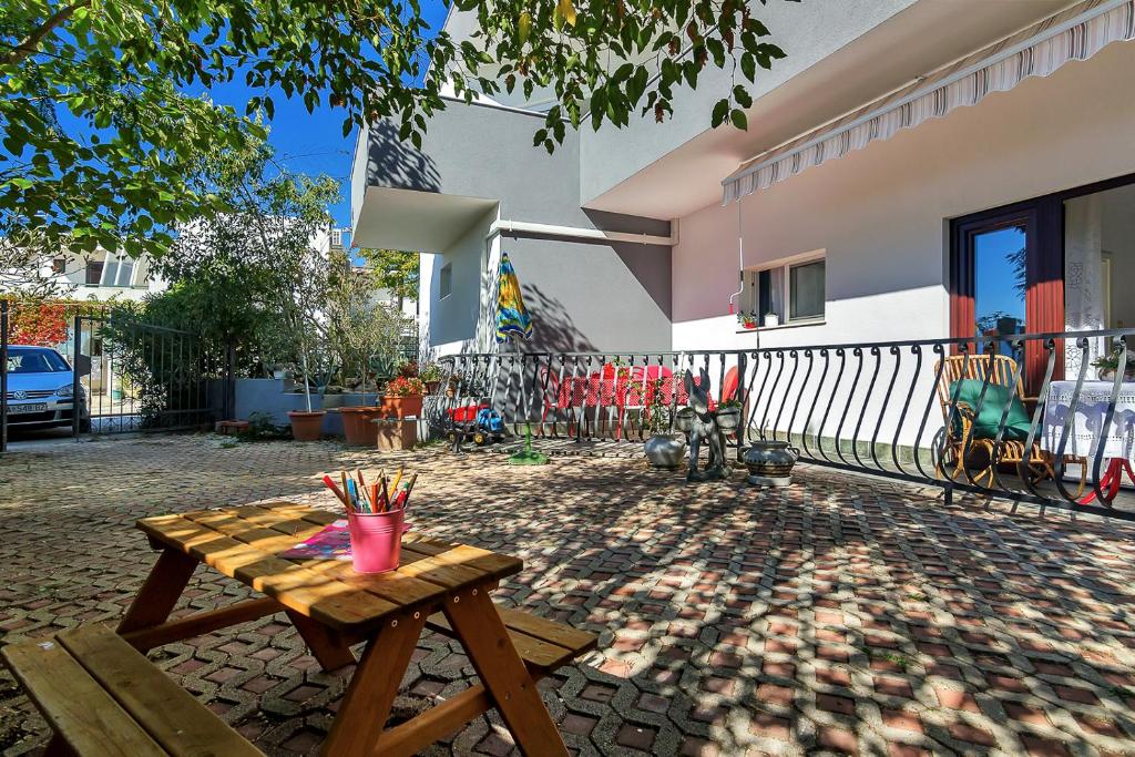 Budova, v ktorej sa apartmán nachádza