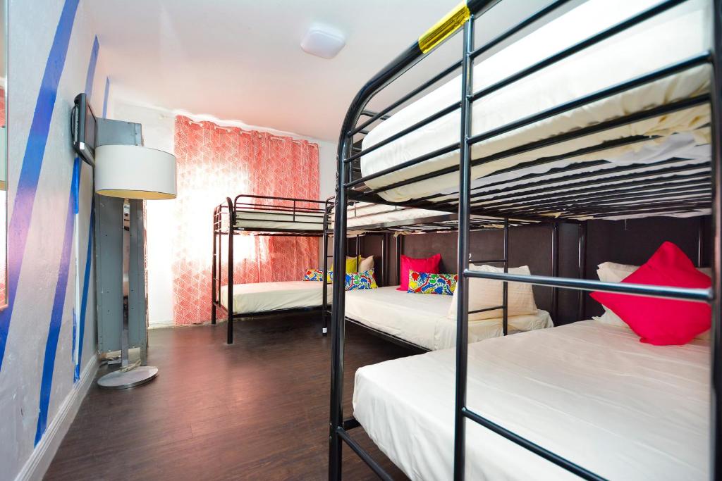 South Beach Rooms and Hostel - La Habitación Privada Duerme 6