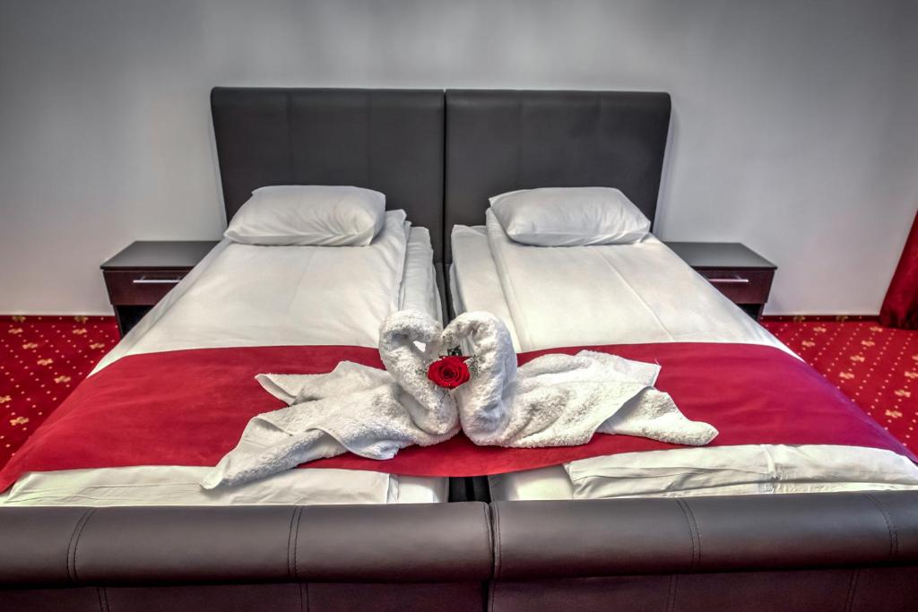 Postel nebo postele na pokoji v ubytování Hotel Elisabeta
