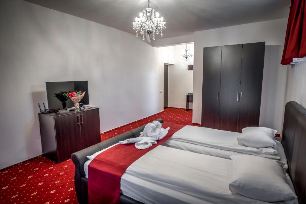 Postel nebo postele na pokoji v ubytování Hotel Elisabeta