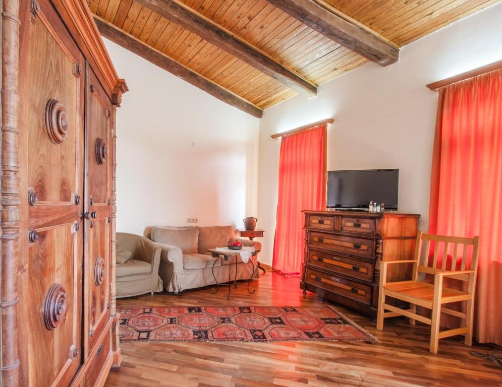 TV a/nebo společenská místnost v ubytování Hotel Mirhav