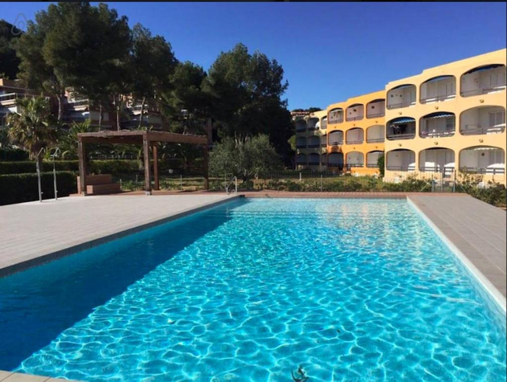 The swimming pool at or close to Calipso Tamarit