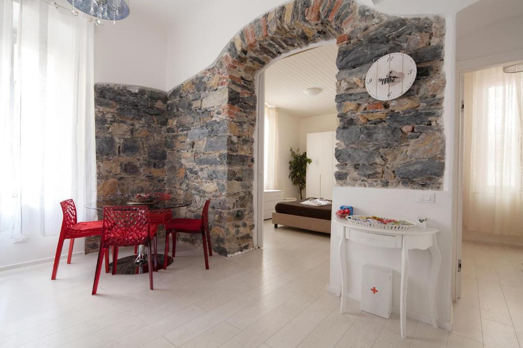 a living room with a table and a stone wall at C'era Una Volta in La Spezia