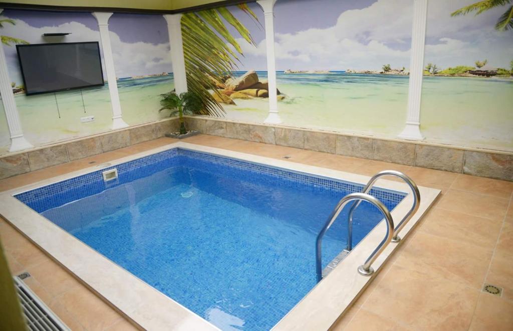 Bazén v ubytování Hotel Emocia nebo v jeho okolí