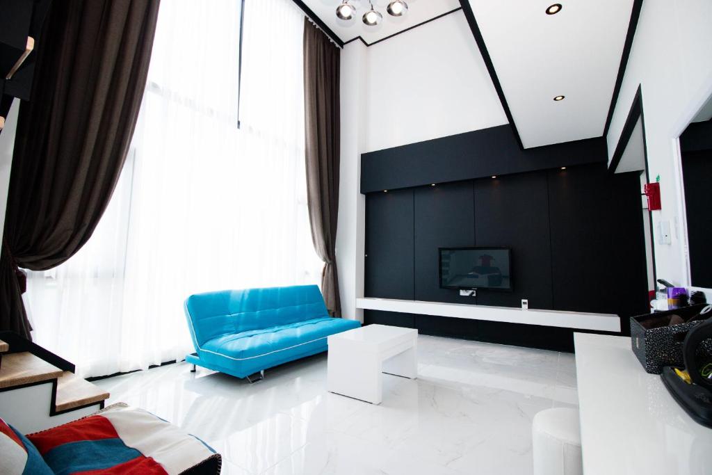 TV a/nebo společenská místnost v ubytování Yeosu Thestay Hostel