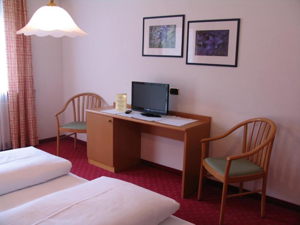 A television and/or entertainment centre at Hotel Reichegger