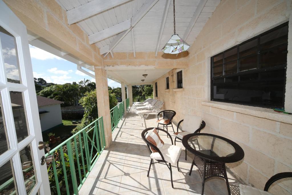 Eumelvilla - One-Bedroom Apartment