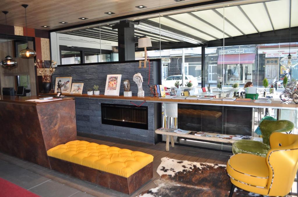 El salón o zona de bar de Hotel Sanchez