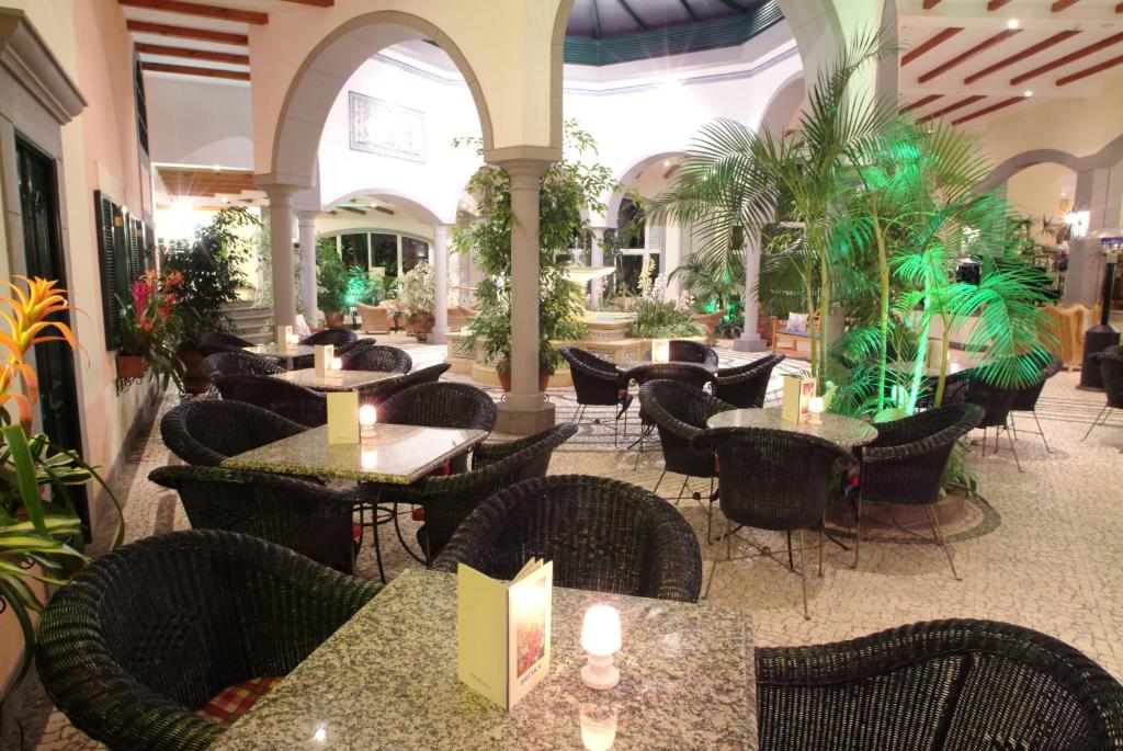 Restaurace v ubytování Pestana Village Garden Hotel