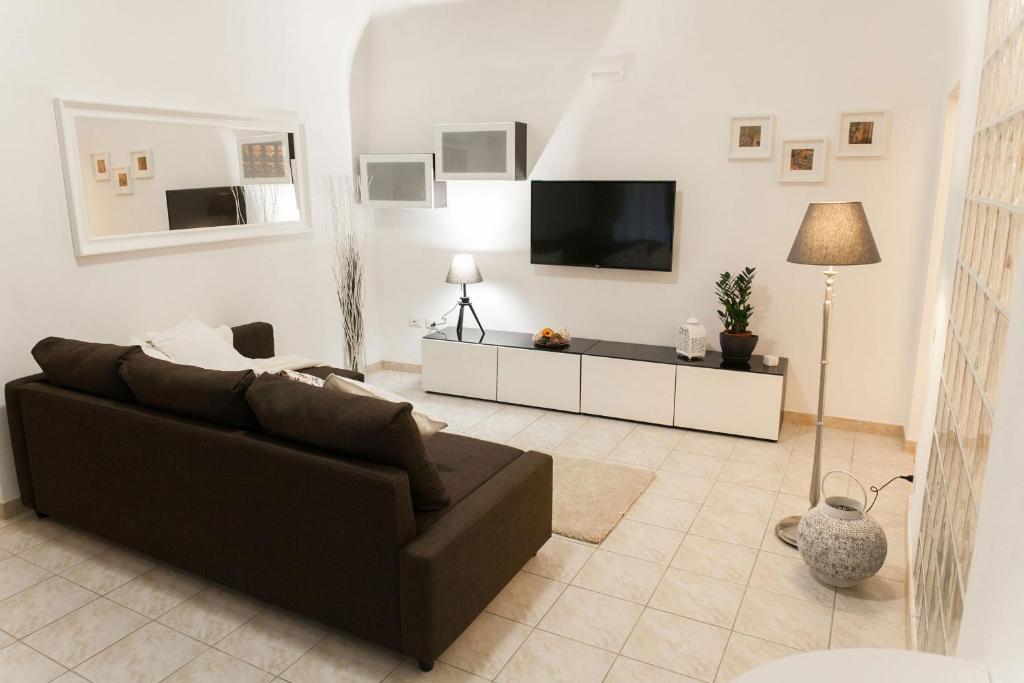 Televízia a/alebo spoločenská miestnosť v ubytovaní Ricciarelli Home