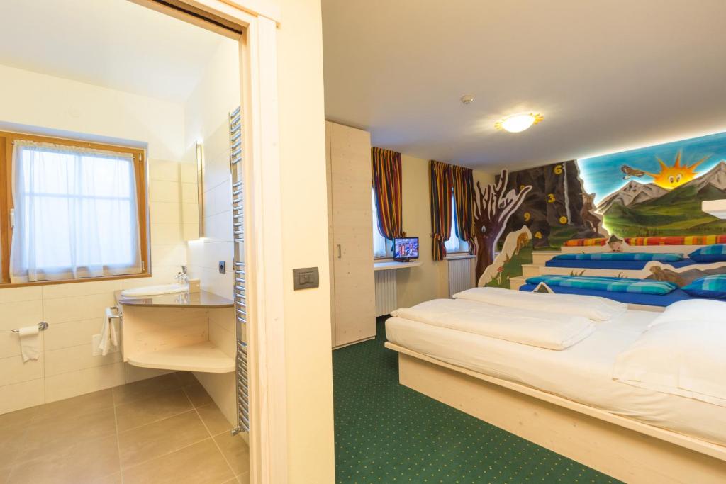 Postel nebo postele na pokoji v ubytování Hotel Touring