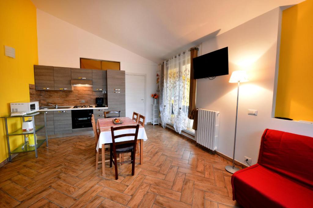 A kitchen or kitchenette at Le Palme Sona