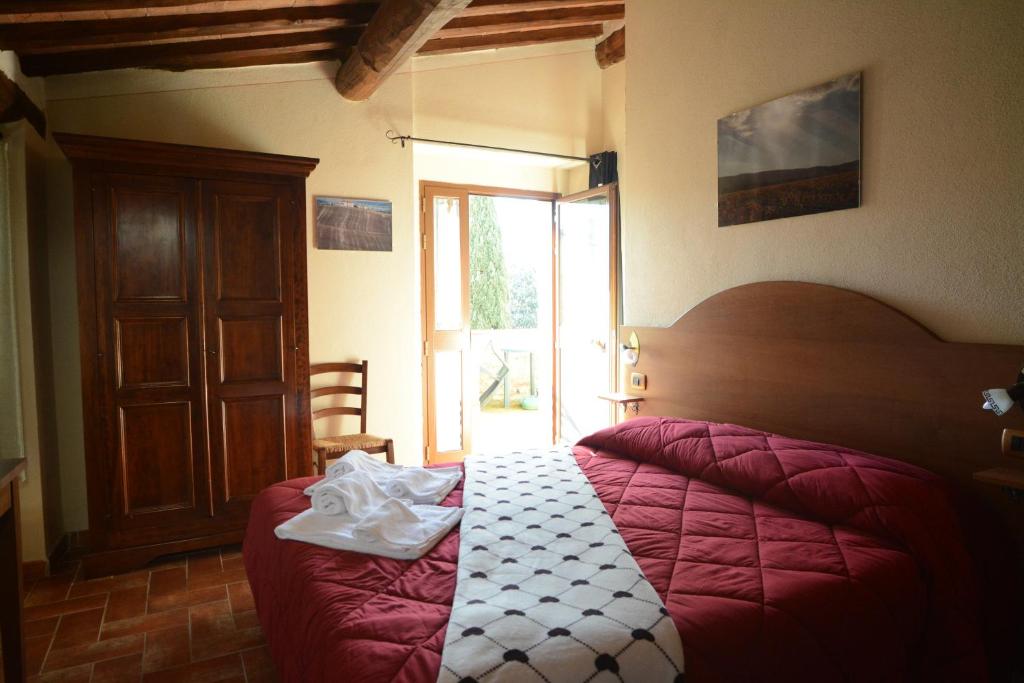 A bed or beds in a room at Il Pozzo Di Sant'Andrea