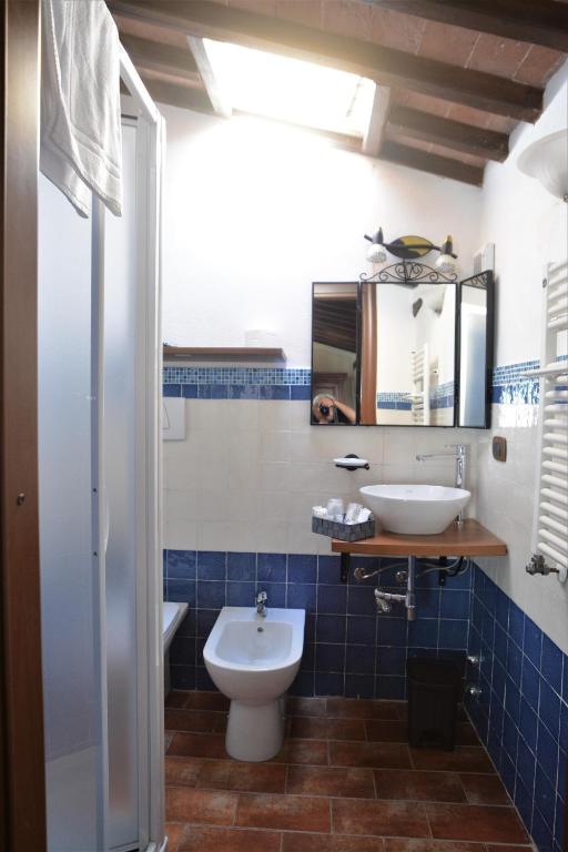 A bathroom at Il Pozzo Di Sant'Andrea