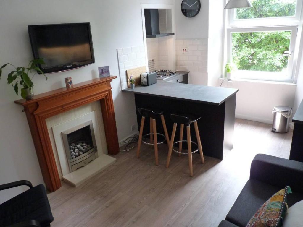 Downfield Place - Bright Edinburgh flat 15 minutes to Princes St