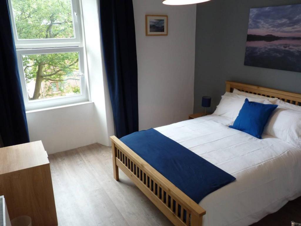 Downfield Place - Bright Edinburgh flat 15 minutes to Princes St
