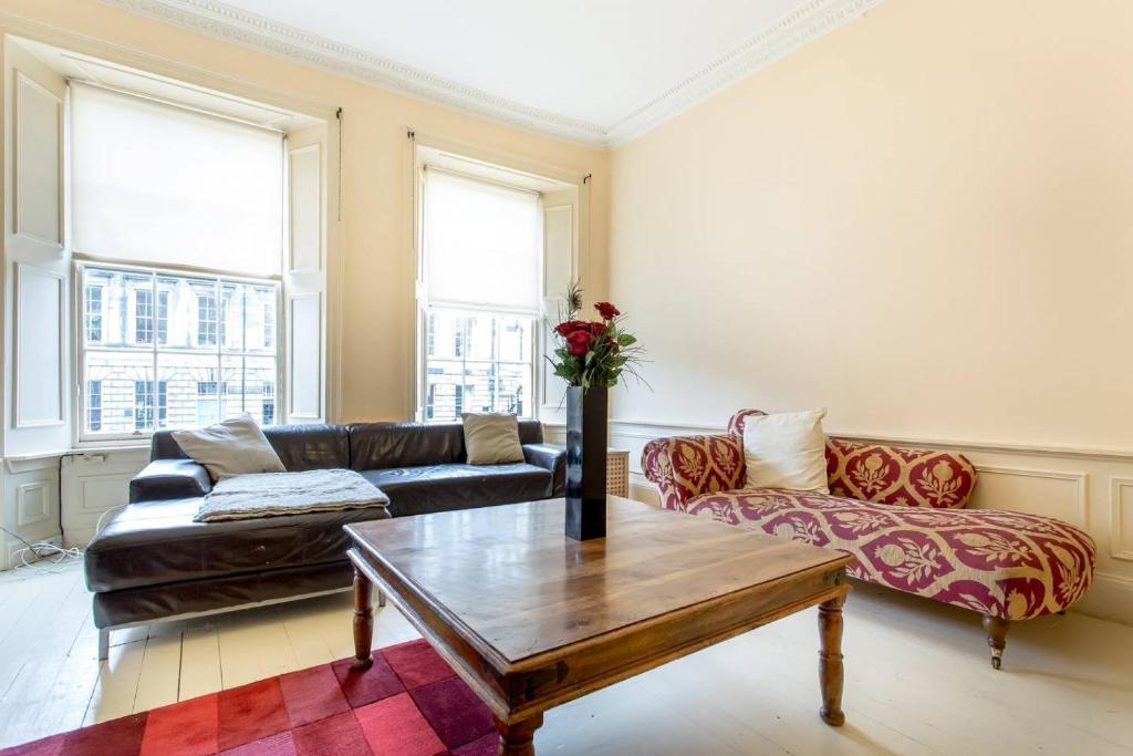 Broughton Place - 4 Bedroom Georgian Townhouse in the City Centre