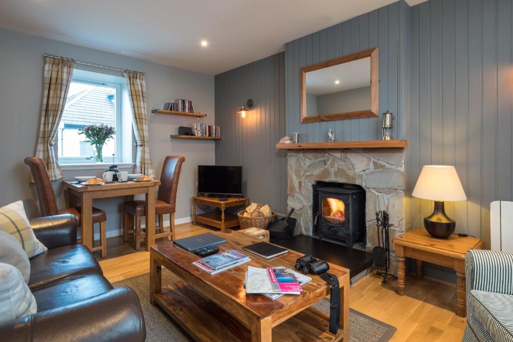 Highland Holiday Cottages - Larch Cottage